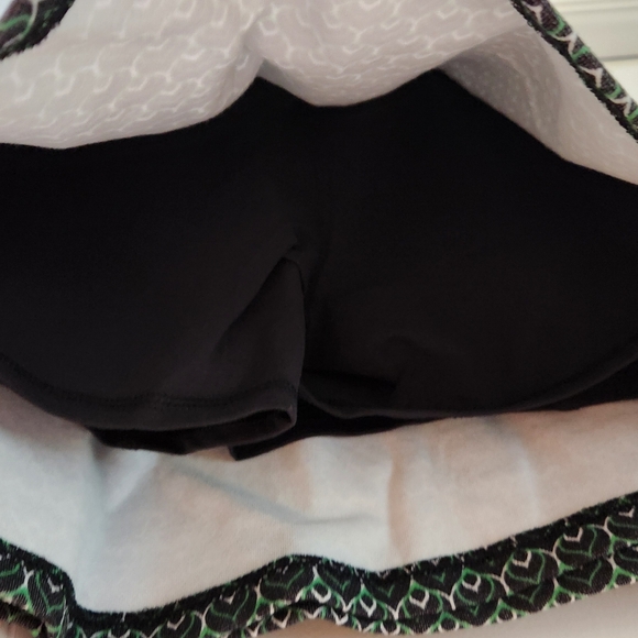 Women's Talbots Green, Black And White Design Skort, Size Large - Picture 6 of 9